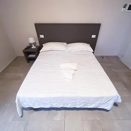 Affittacamere Le Stanze Di Gianmarmo - Via Di Mezzo 3*